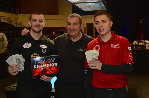 Финалисты в компании организатора тура (фото - Tony Fox)